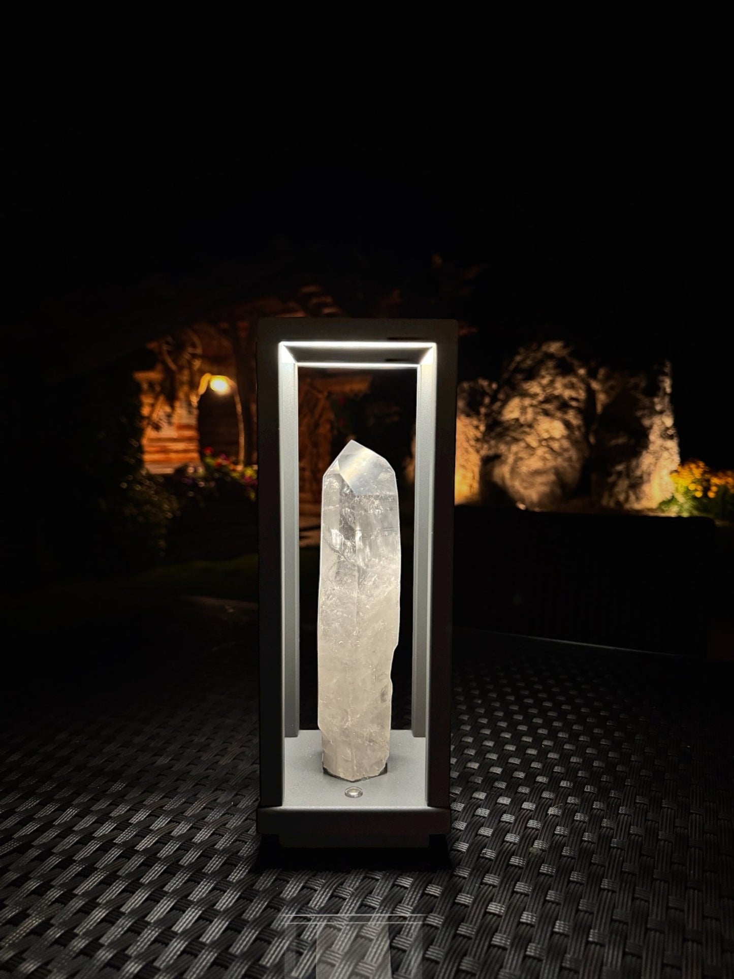 Table Lamp with Rock Crystal - Mitho by Mineralienhotel