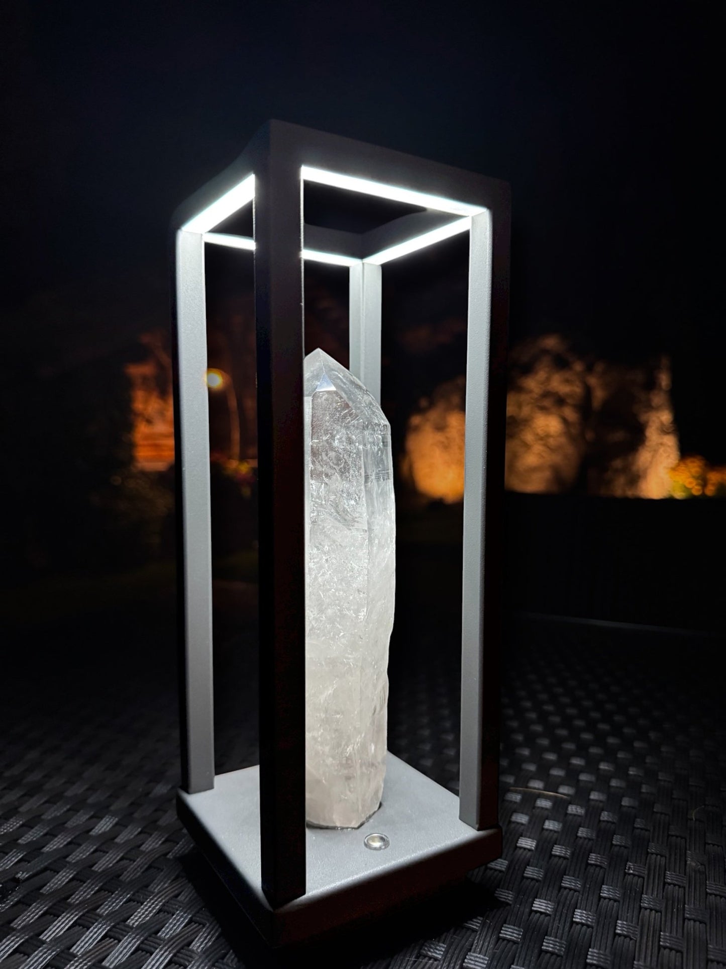 Table Lamp with Rock Crystal - Mitho by Mineralienhotel