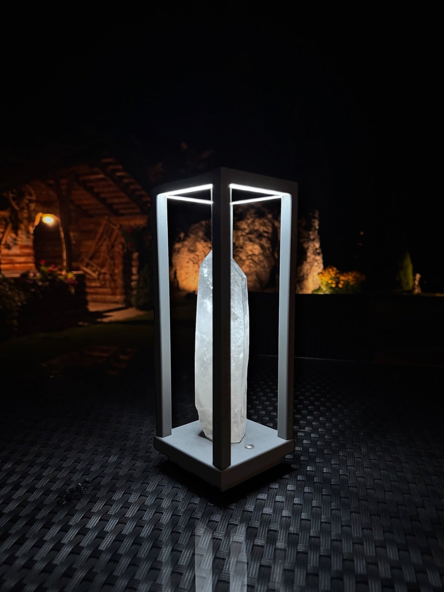 Table Lamp with Rock Crystal - Mitho by Mineralienhotel