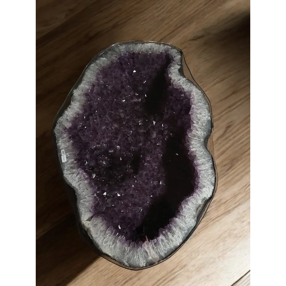 Amethyst Drusen Tisch mit Glasplatte und kristallinem Inneren