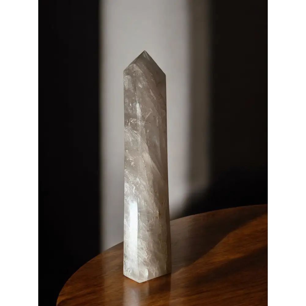 Translucente Rauchquarz Obelisk aus der Geschliffene Bergkristallspitze mit beeindruckender Höhe