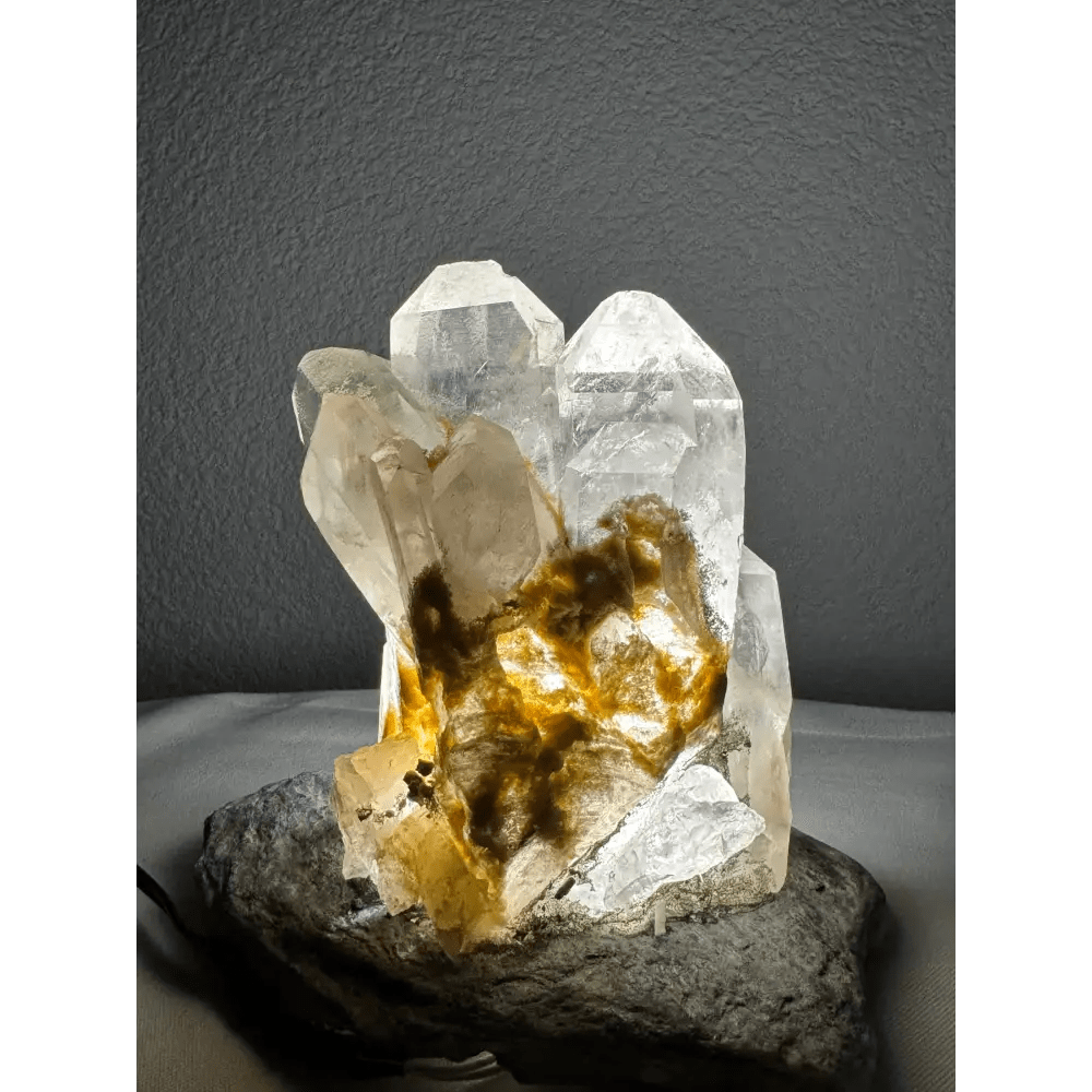 Rock crystal lamp with double crystal point - Mitho by Mineralienhotel