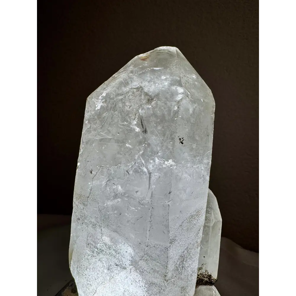 Transparenter Bergkristall-Quarz Kristall in Bergkristall-Lampe mit natürlichem Glanz