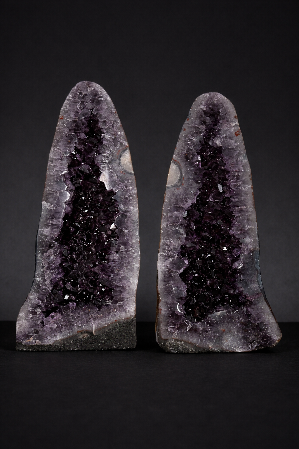 Amethyst druses - Mitho by Mineralienhotel