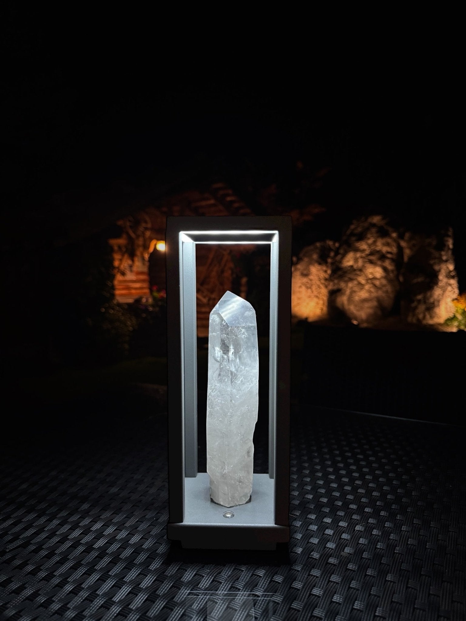 Table Lamp with Rock Crystal - Mitho by Mineralienhotel