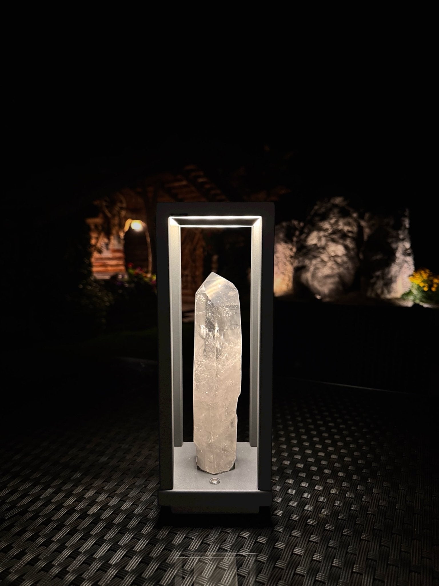Table Lamp with Rock Crystal - Mitho by Mineralienhotel