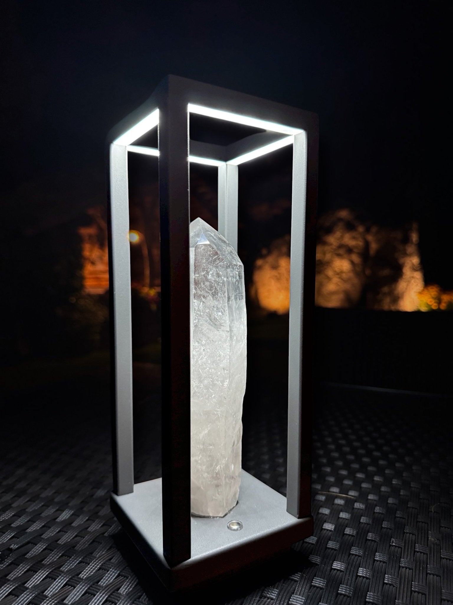 Table Lamp with Rock Crystal - Mitho by Mineralienhotel