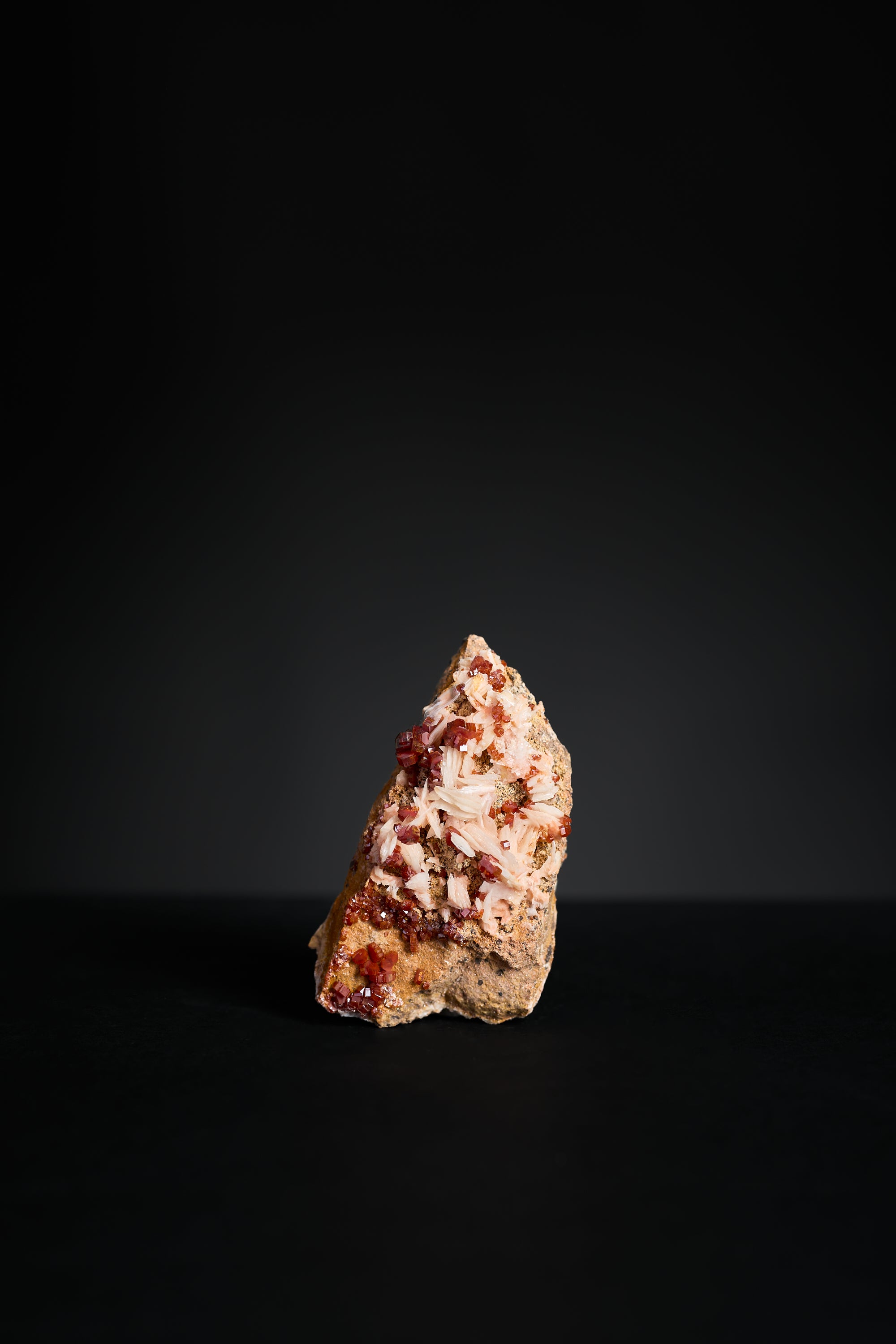 Vanadinite on Barite – S