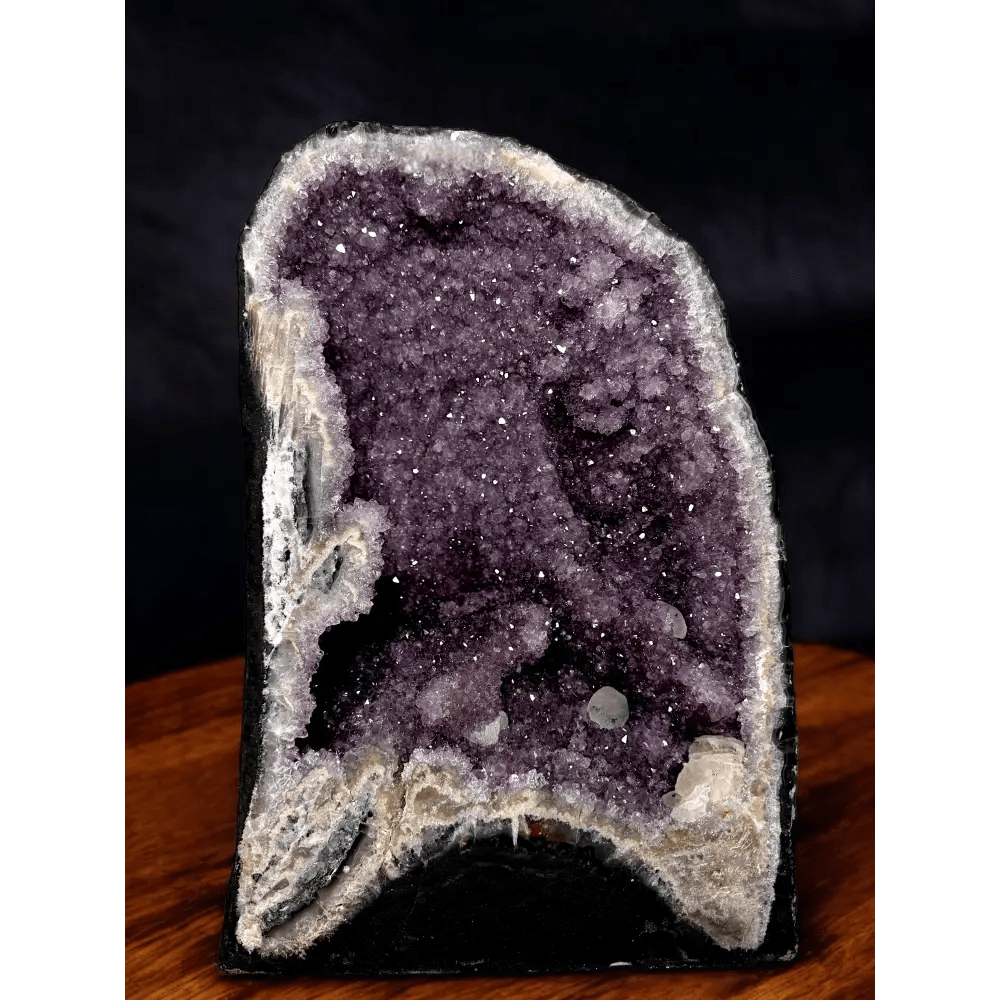 Amethyst druse with calcite - Mitho by Mineralienhotel