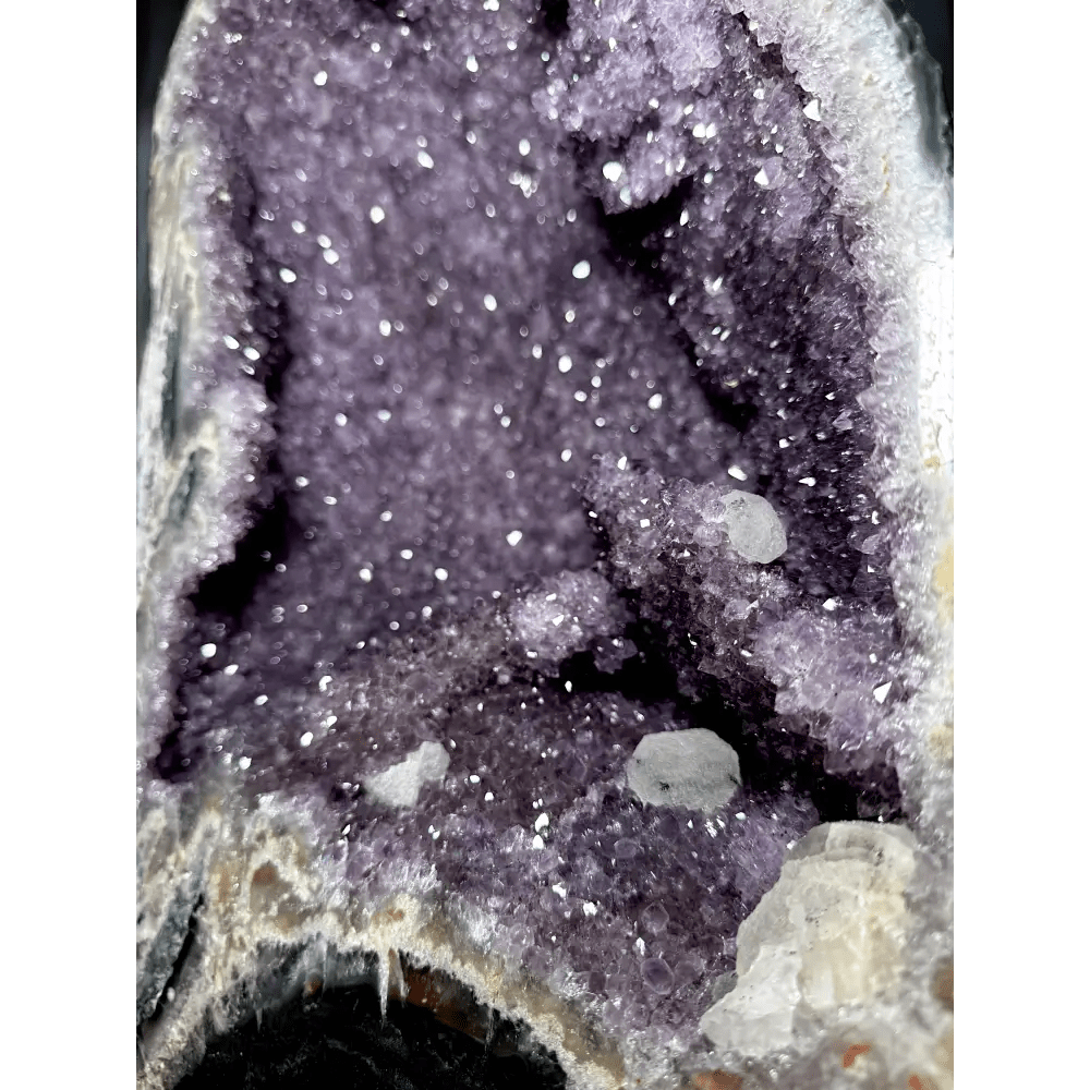 Amethyst druse with calcite - Mitho by Mineralienhotel