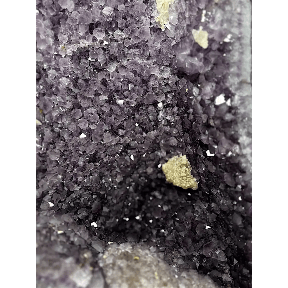 Amethyst druse with calcite crystals - Mitho by Mineralienhotel