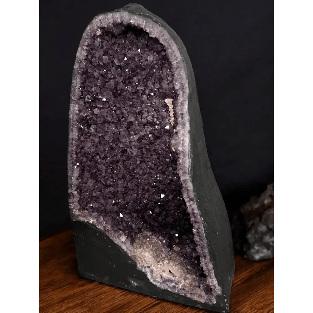 Amethyst druse with calcite crystals - Mitho by Mineralienhotel