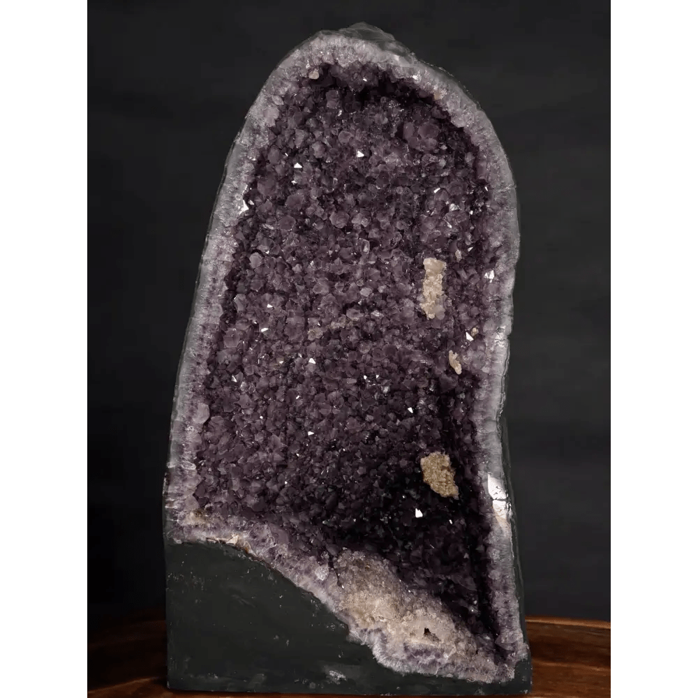 Amethyst druse with calcite crystals - Mitho by Mineralienhotel