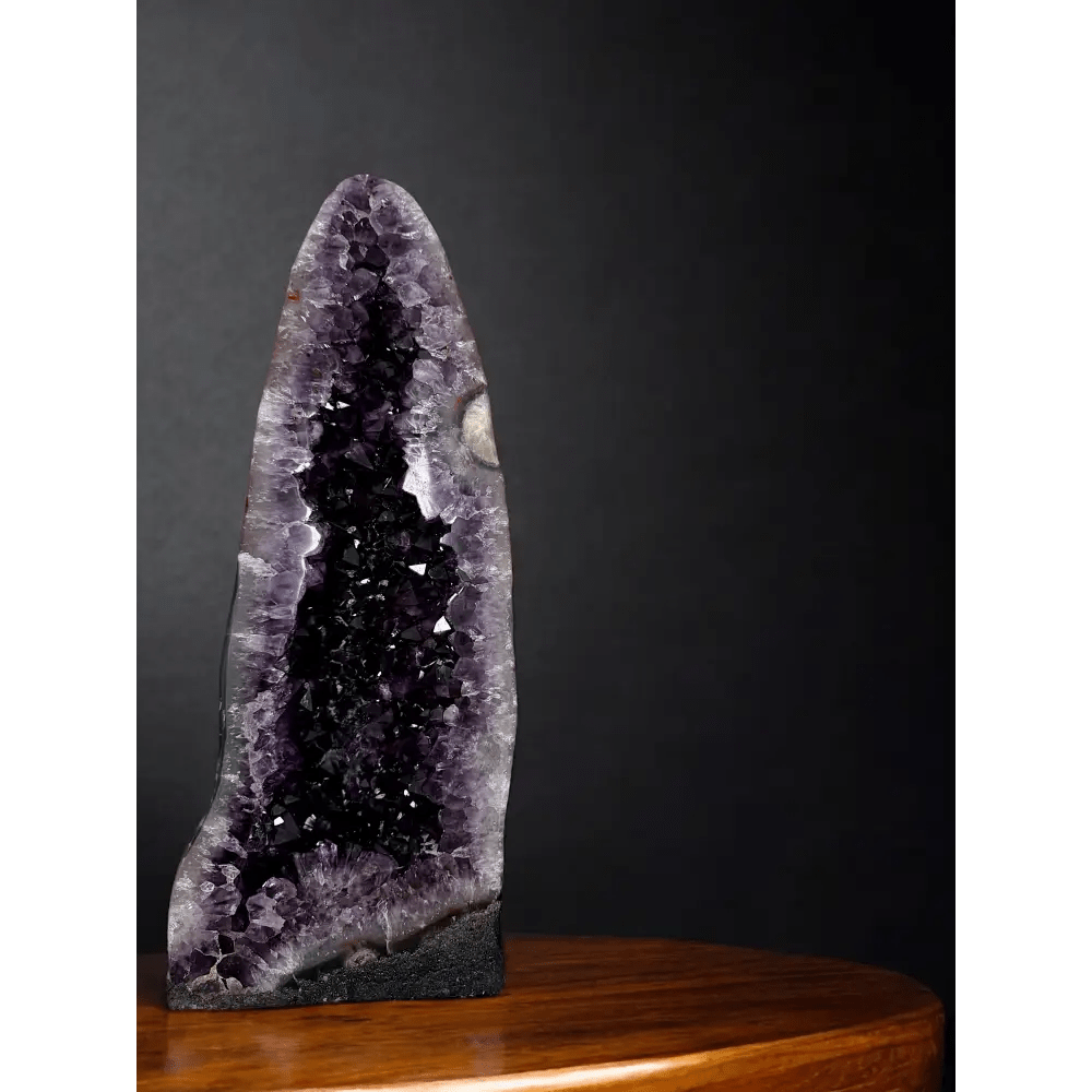 Amethyst druse with intense crystal structure - Mitho by Mineralienhotel
