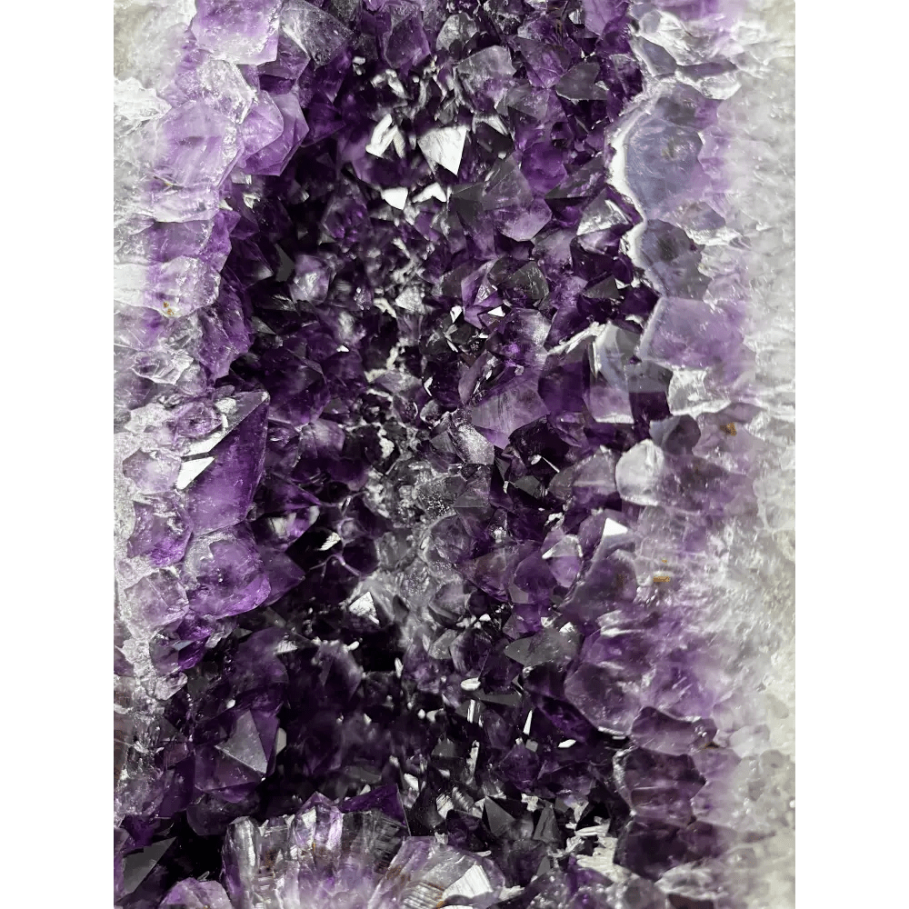 Amethyst druse with intense crystal structure - Mitho by Mineralienhotel