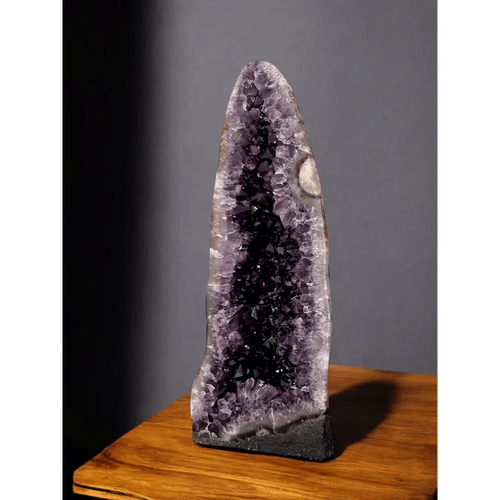 Amethyst druse with intense crystal structure - Mitho by Mineralienhotel