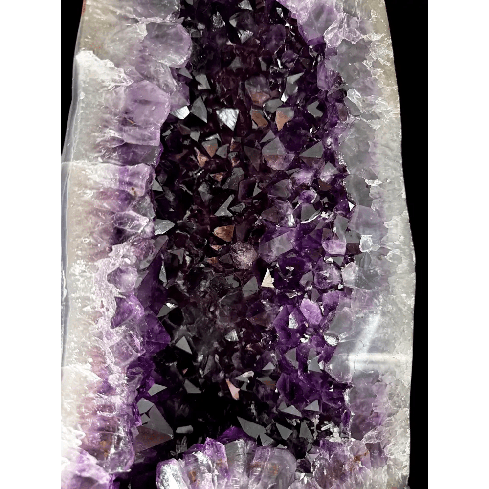 Amethyst druse with intense crystal structure - Mitho by Mineralienhotel