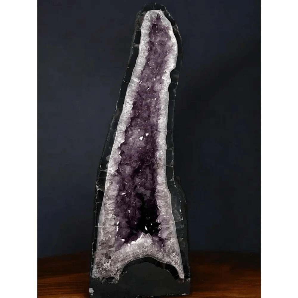 Amethyst druse with thin agate shell - Mitho by Mineralienhotel