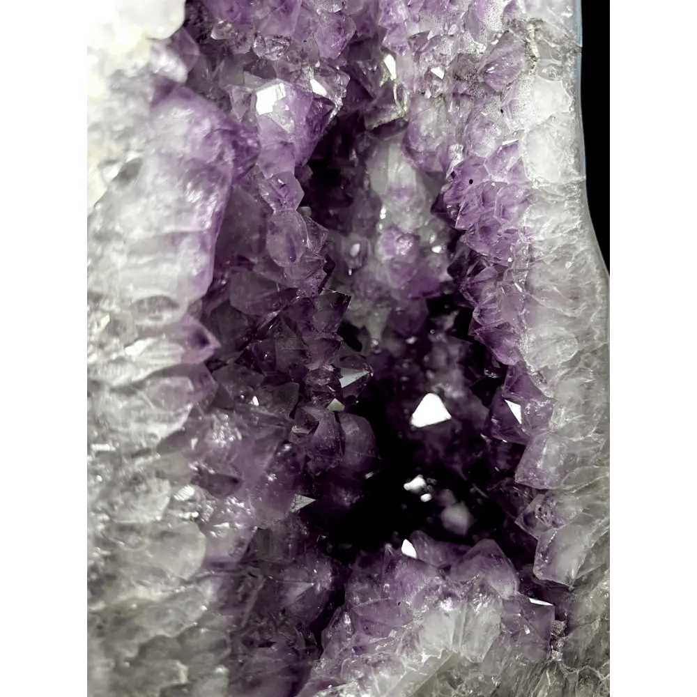 Amethyst druse with thin agate shell - Mitho by Mineralienhotel