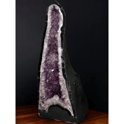 Amethyst druse with thin agate shell - Mitho by Mineralienhotel