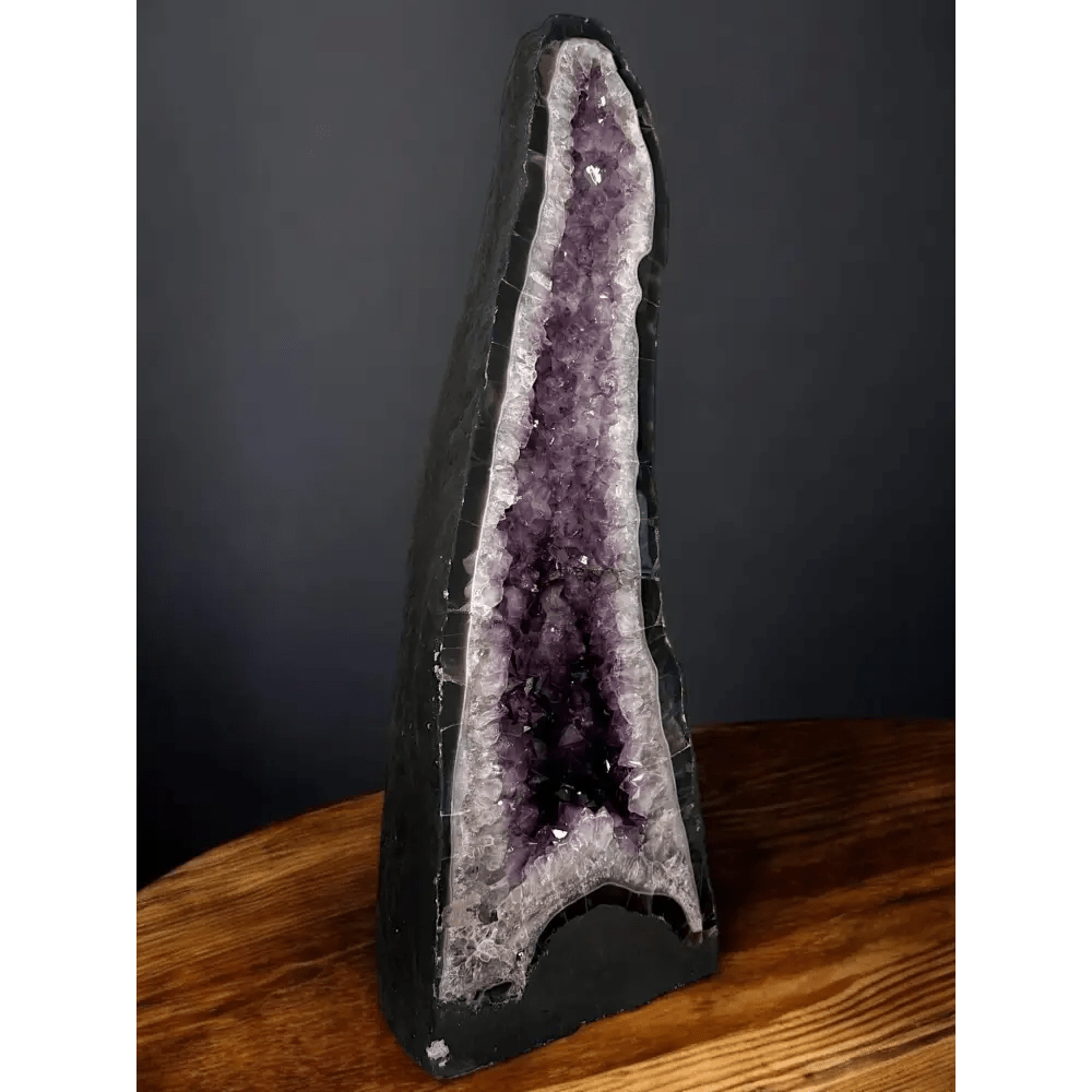 Amethyst druse with thin agate shell - Mitho by Mineralienhotel