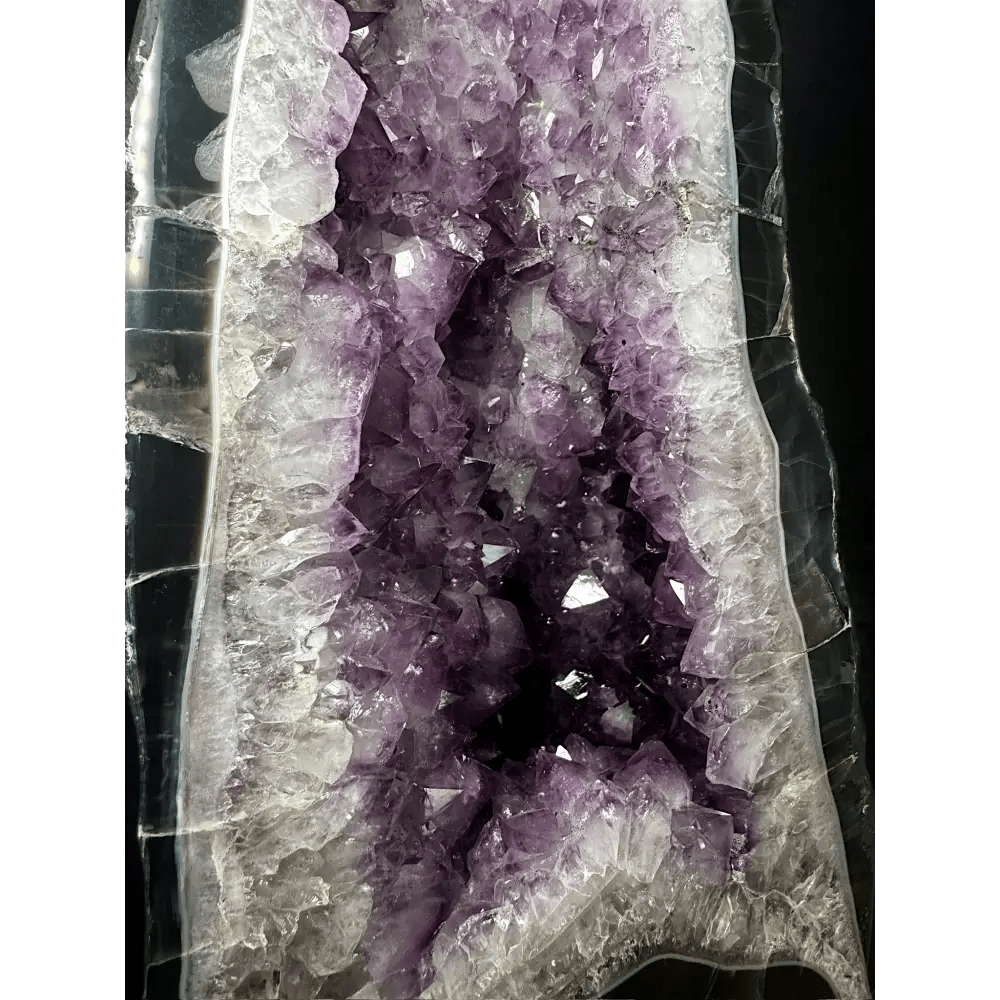 Amethyst druse with thin agate shell - Mitho by Mineralienhotel