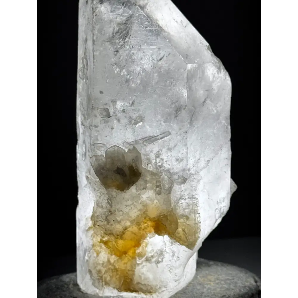 Translucentes Quarzkristall mit Gelbeinschlüssen für Bergkristall-Lampe mit natürlichem Gelbton