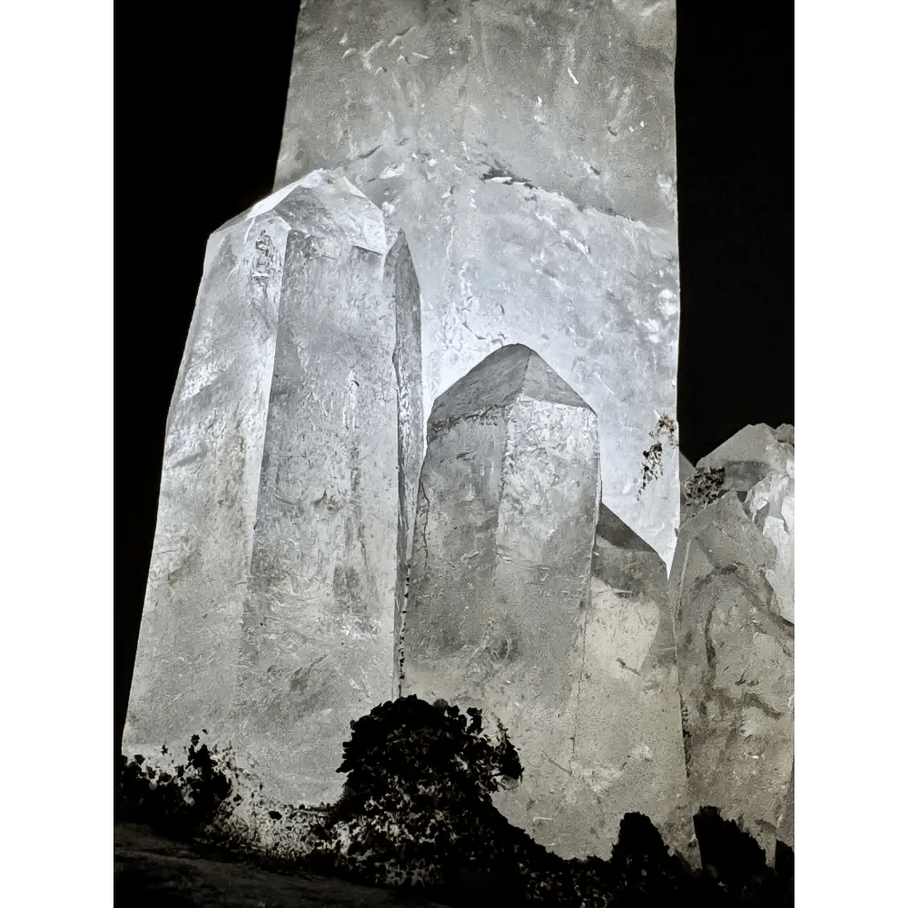 Monumental rock crystal lamp - Mitho by Mineralienhotel