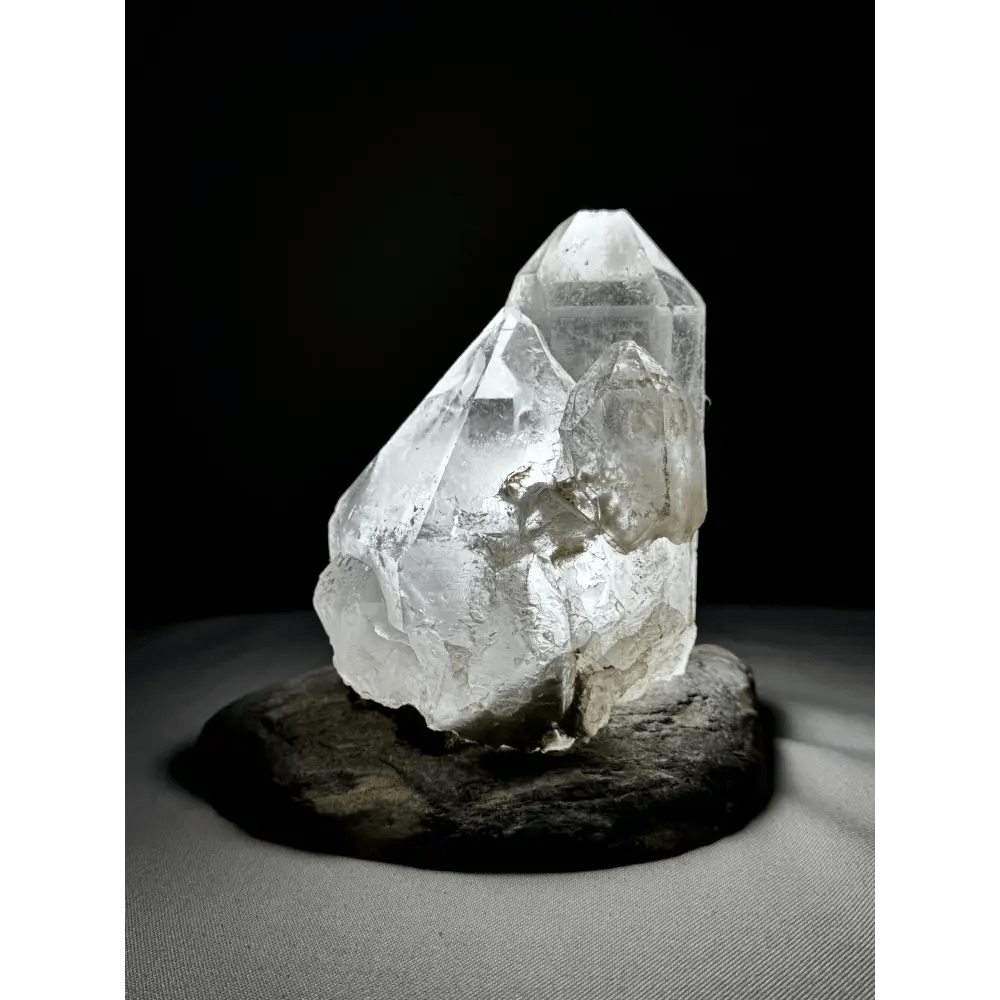 Rock crystal lamp with double points - Mitho by Mineralienhotel