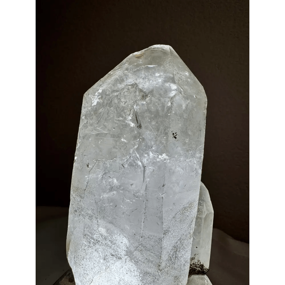 Rock crystal lamp with natural glow - Mitho by Mineralienhotel