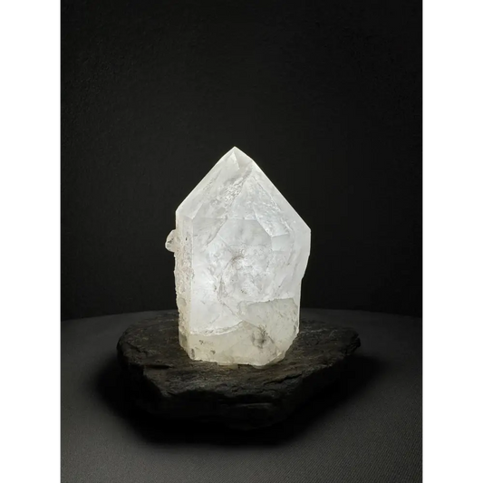 Transparenter Bergkristall-Quartzspitzen-Produkt mit natürlichem Verlauf der Bergkristall-Lampe