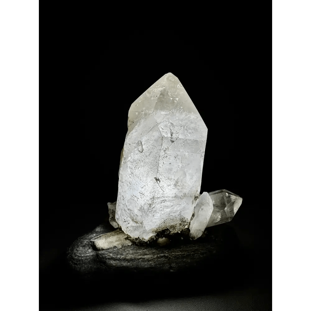 Rock crystal lamp with small crystals - Mitho by Mineralienhotel