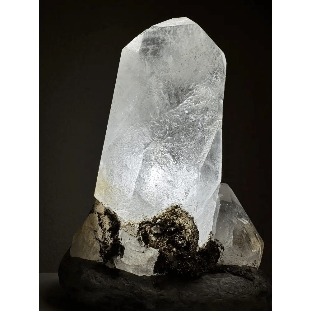 Rock crystal lamp with small crystal point - Mitho by Mineralienhotel
